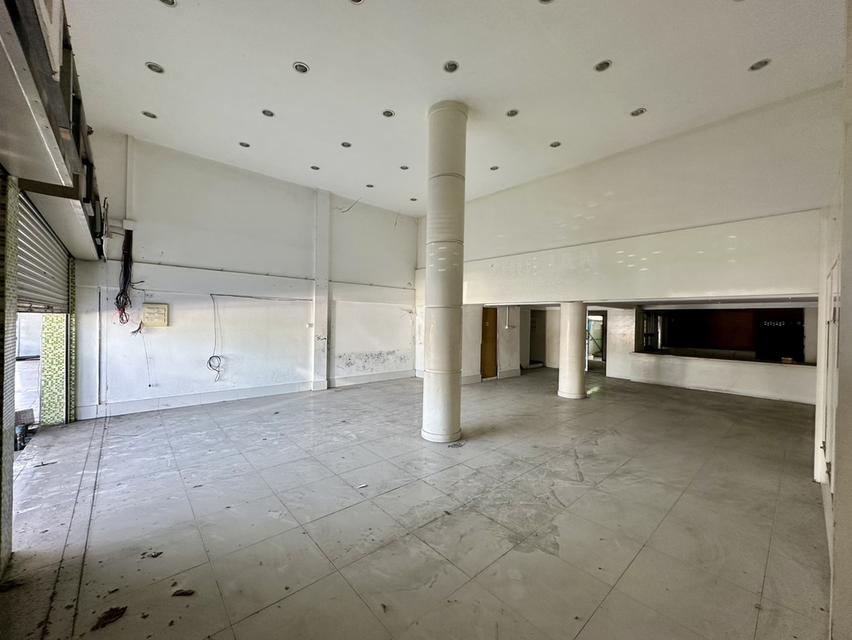 ขายอาคารพาณิชย์ 3.5 ชั้น 2 คูหา ขนาด 44 ตร.ว. ห่างจากถนนกาญจนาภิเษกเพียง 500 เมตร สภาพดี ทำเลค้าขายหรือทำโฮมออฟฟิศ ที่จอดรถสะดวก ใกล้ MRTสายสีม่วง 2