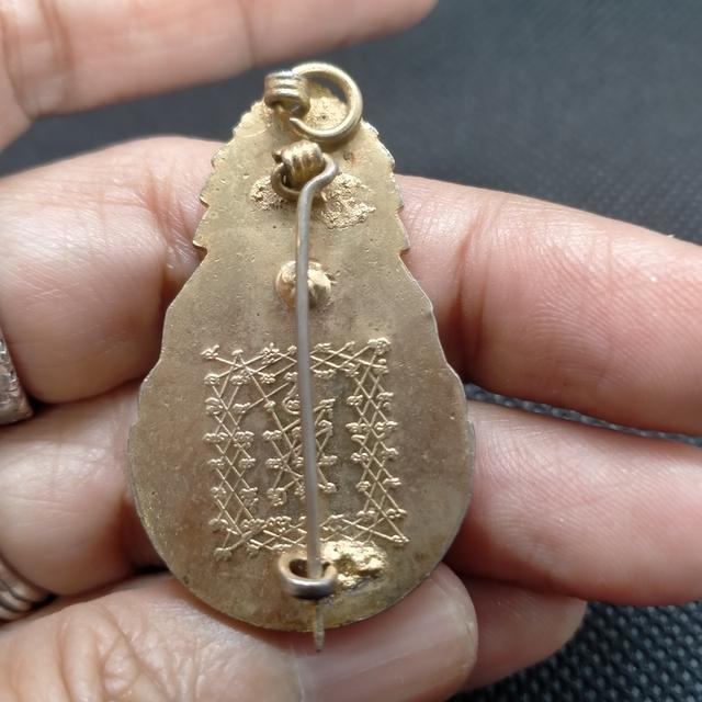 0165 ล็อกเก็ตมงกุฎเพชร ( เข็มกลัดมงกุฏเพชร ) หลวงพ่อฤาษีลิงดำ วัดท่าซุง 3