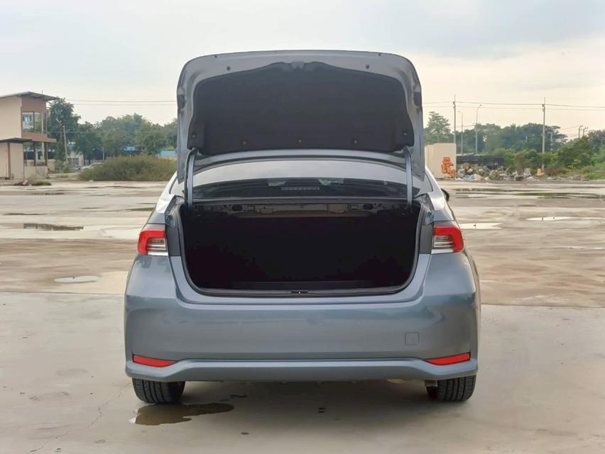 TOYOTA ALTIS Sedan 4dr Hybrid High E-CVT 7sp FWD 1.8สีเทา Y2019