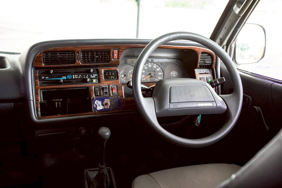 Toyota Hiace 2.4 ดีเซล MT ปี 1994 สีขาว 17