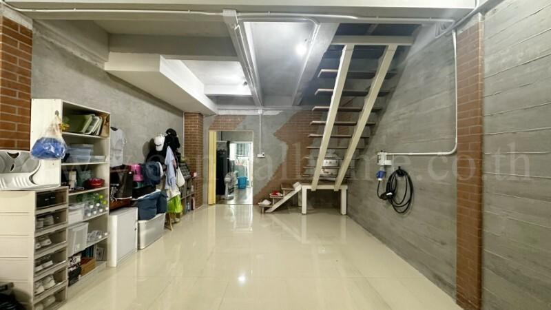 ทาวน์เฮ้าส์ รัตนชัย วิลล่า โครงการ 3 - ลำลูกกา รีโนเวท สไตส์ Loft พร้อมอยู่ 3