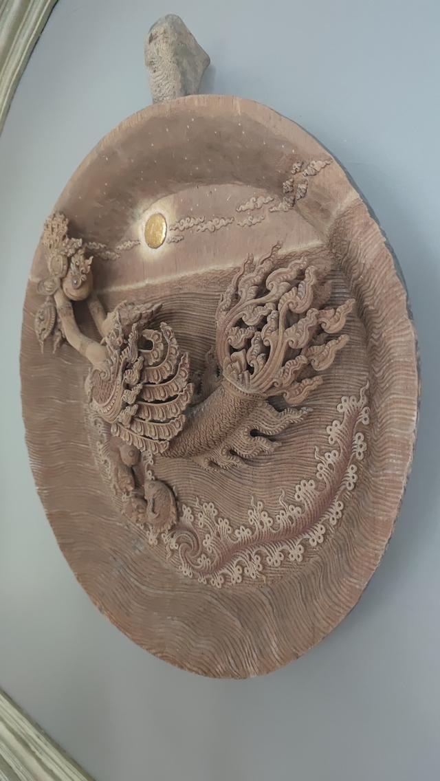 งานแกะะสลักไม้สักนางสุพรรณมัจฉาเส้นผ่าศูนย์กลาง60ซม. รูปที่ 3