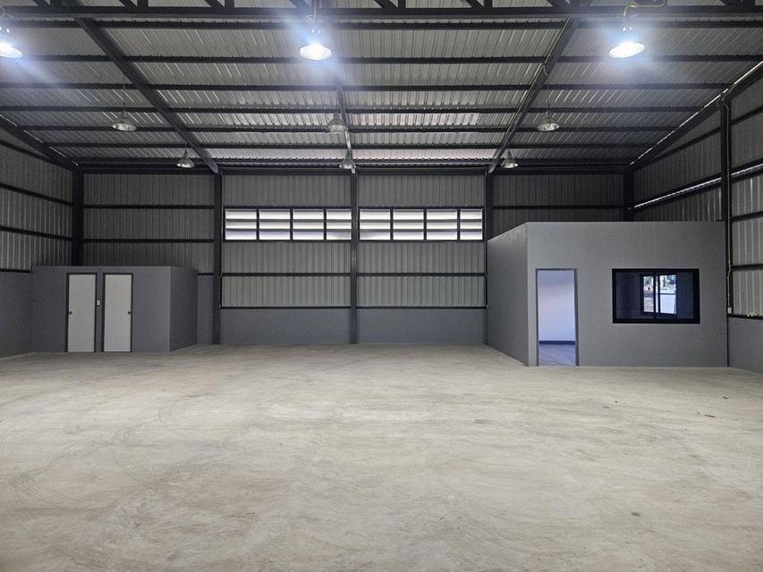 ให้เช่าโกดัง พร้อมสำนักงาน สร้างใหม่ (สร้างใหม่ ) / ซอยรามคำแหง เข้าซอยประมาณ 400 เมตร / ใกล้แยกร่มเกล้า รามคำแหง / พื้นที่ใช้สอย 272 ตารางเมตร 4