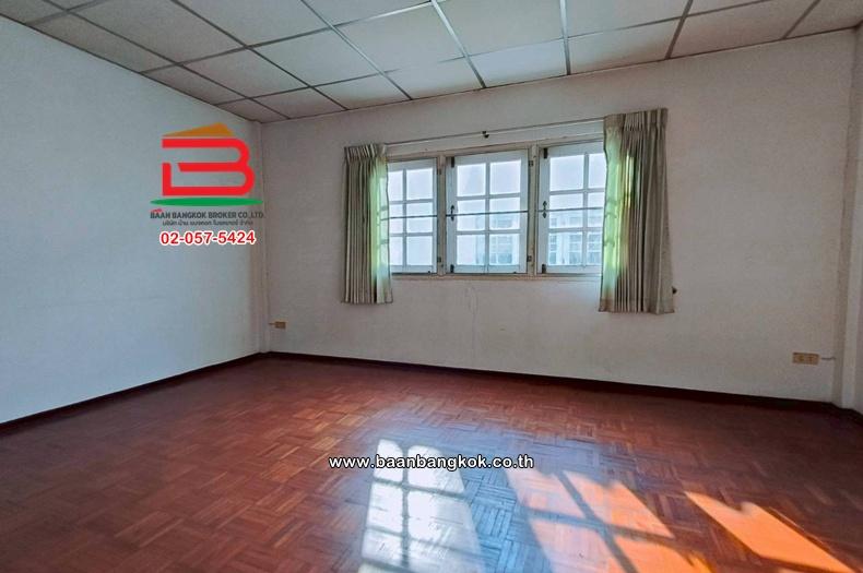 ทาวน์โฮม เนื้อที่ 18 ตร.ว. หมู่บ้านสรานนท์ (ติวานนท์-ปากเกร็ด 19) ถนนติวานนท์-ปากเกร็ด ตำบลบางพูด อำเภอปากเกร็ด นนทบุรี 9