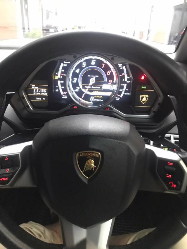 Lamborghini Aventador LP 700-4 3