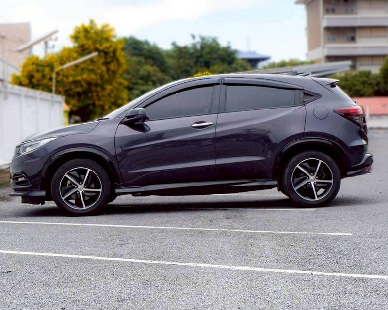 Honda HRV 1.8 RS เกียร์ Auto สีเทา ตัวTop ปี 2018 (MNC) 9