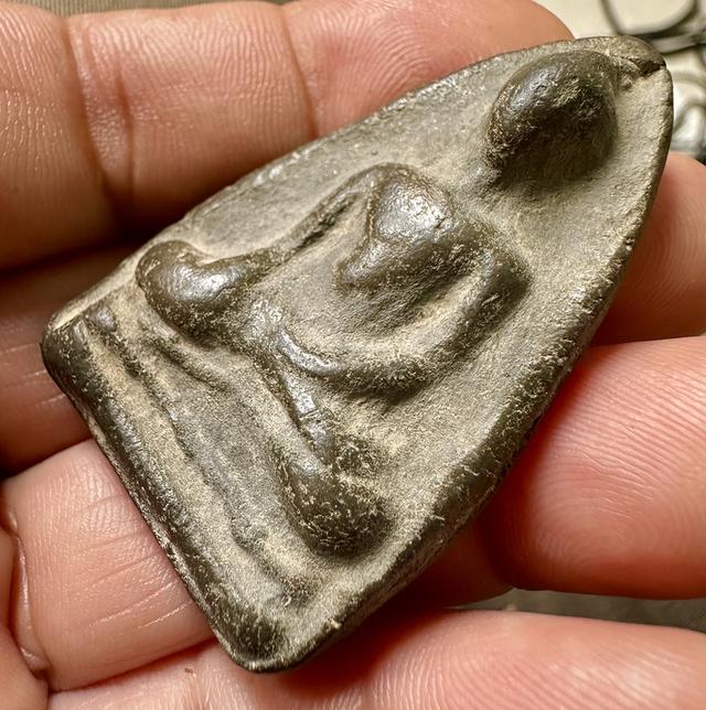 อู่ทองเนื้อดิน พิมพ์ใหญ่ (นิยม) กรุฤาษี เมืองทุ่งยั้ง จ.อุตรดิตถ์ องค์นี้แท้ดูง่าย สภาพสวย สุดยอดหายาก ของเมืองอุตรดิตถ์ รูปที่ 2