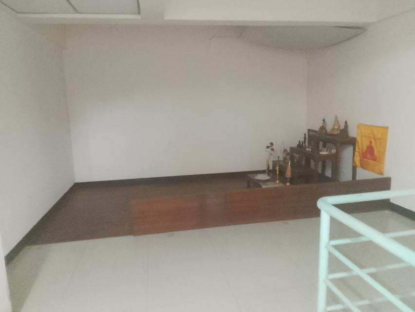 อาคารพาณิชย์ 4 ชั้นครึ่ง 10