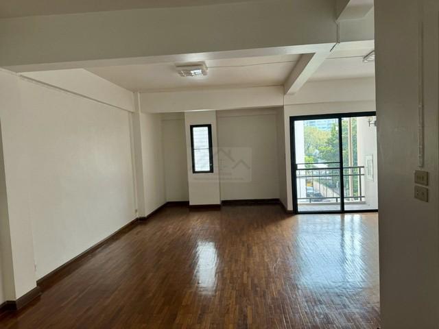 ให้เช่า Home Office 4 ชั้น + ดาดฟ้า หลังริม 500 ตรม. 8 ห้องใหญ่ ซอยสุขุมวิท 4 ใกล้ BTS นานา 7