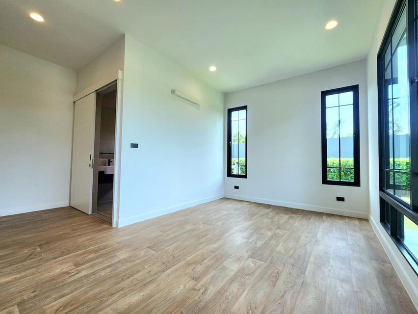 🏡 ขายบ้านเดี่ยวหรู เศรษฐสิริ ราชพฤกษ์–สาย 1 ที่ดิน: 167 ตร.ว. พื้นที่ใช้สอย: 499 ตร.ม. บ้านหันหน้าทิศเหนือ 5 ห้องนอน | 6 ห้องน้ำ 11