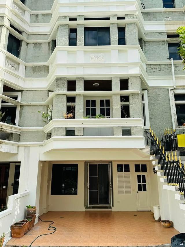 TOWNHOME สุขุมวิท ซอย 3 ใกล้มหาวิทยาลัย น้องๆนักศึกษาอยากจะหารกันเพื่ออยู่ หรือมองหาทำเลดีๆ สำหรับทำธุรกิจปล่อยเช่าAirbnb 