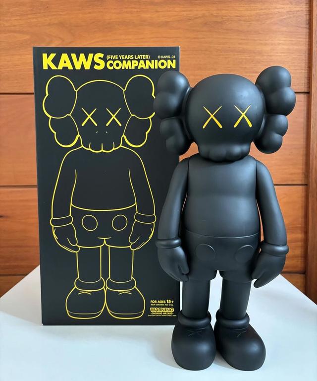 Bearbrick x Kaws มือสอง