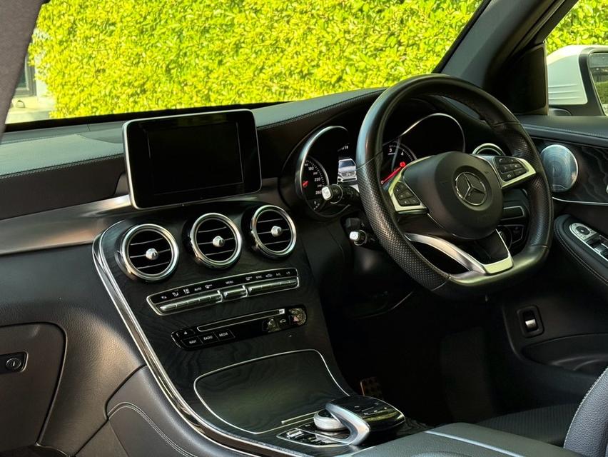 2020 BENZ GLC 250D AMG รถมือเดียวออกป้ายแดง รถวิ่งน้อย เข้าศูนย์ทุกระยะ ไม่เคยมีอุบัติเหตุครับ 12