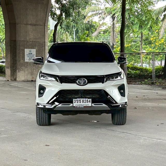 Toyota Fortuner 2.4 Legender 2WD AT ปี 2022