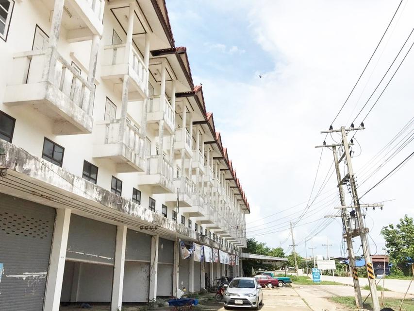 ทาวน์เฮ้าส์เชียงราย 3 ชั้นครึ่ง 2 คูหา ตีทะลุถึงกัน 62 ตร.วา ติดถนนศรีเวียง อำเภอเวียงชัย เชียงราย 2