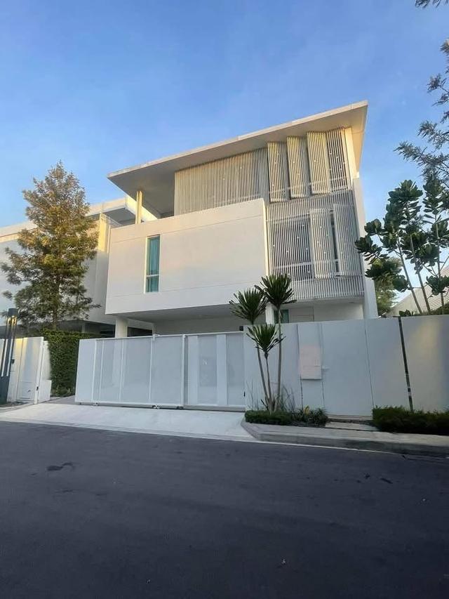 Located at VIVE Ekkamai-Ramintra (along the Ramintra Expressway) 1