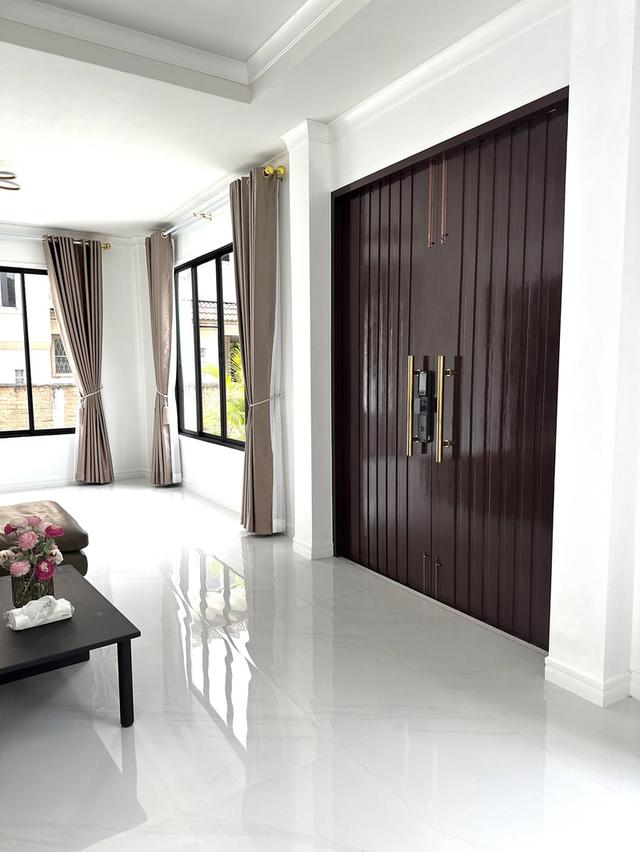 ขาย บ้านริมน้ำใหม่ ขายต่ำกว่าทุน! ตั้งอยู่ติดมหาวิทยาลัยรังสิต เมืองเอกโครงการ 6 บรรยากาศเงียบสงบ  5