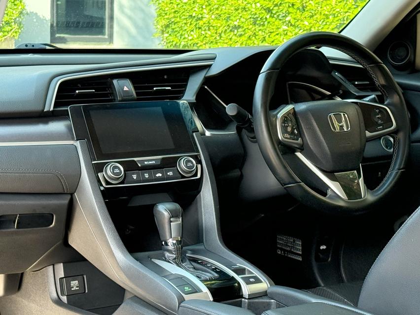 2018 HONDA CIVIC FC 1.5 TURBO รถมือเดียวออกป้ายแดง รถวิ่งน้อย เข้าศูนย์ทุกระยะ รถไม่เคยมีอุบัติเหตุครับ รูปที่ 12