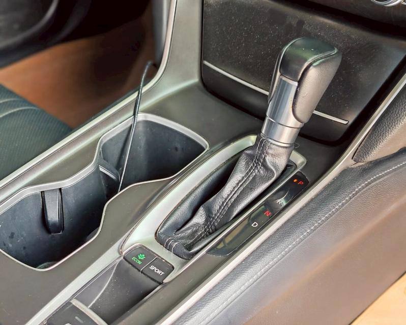HONDA ACCORD 1.5EL TURBO 8