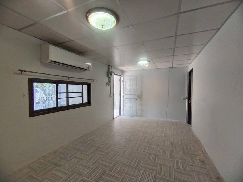 ขายถูก !! ทาวน์เฮาส์ชั้นเดียวรีโนเวทแล้ว ชุมชนบ้านพูน คู้บอน 30 บ้านเปล่าแต่งตกง่าย 3