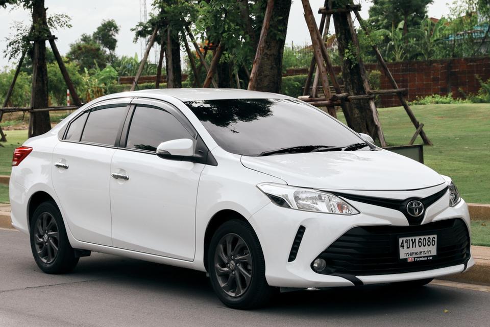 TOYOTA VIOS 1.5 E  A/T สี  ขาว ปี 2016  2