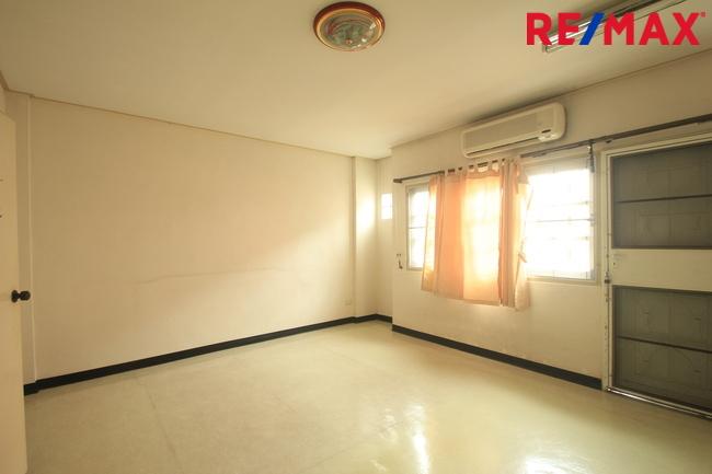 ทาวน์เฮ้าส์สุชาเพชรเกษม112 หนองแขมสาย4 ต่อเติมแล้ว 3ชั้น 18.2วา ใกล้มหาวิทยาลัยธนบุรี เดอะมอลล์บางแค บ้านสภาพดี โครงสร้างแข็งแรง ราคา 1.79ล้านบาท 14