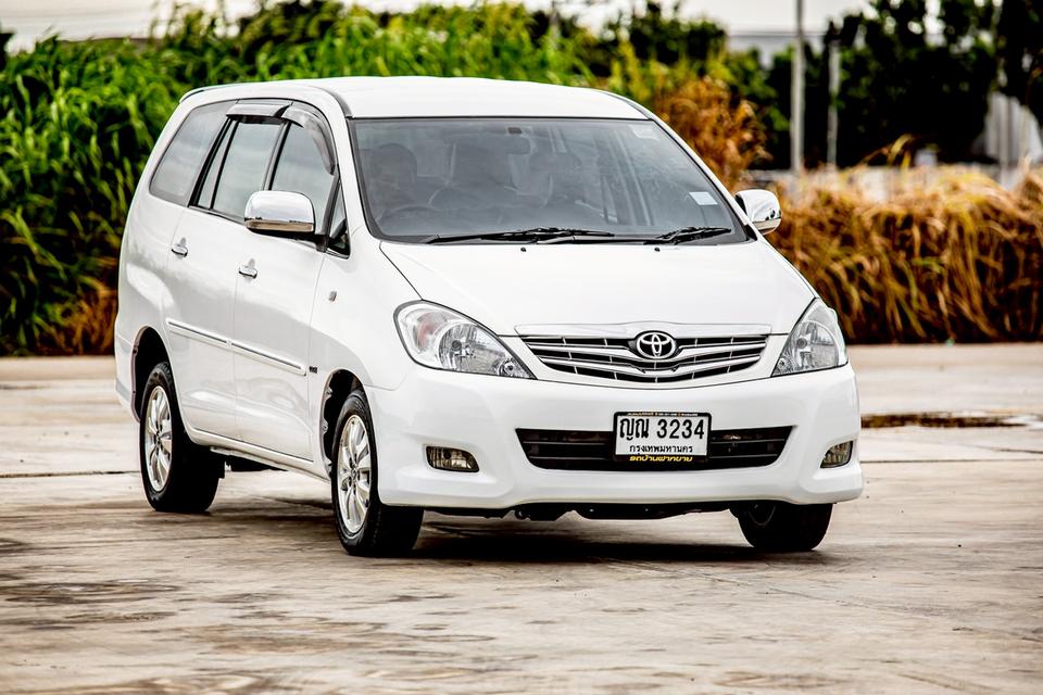 Toyota INNOVA 2.0V AT ปี 2011 สีขาว รุ่นท๊อปสุด
