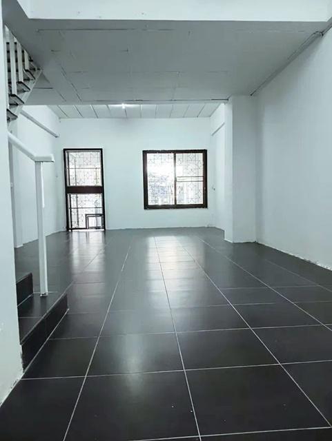 ให้เช่าทาวเฮ้าส์ 2 ชั้น 18 ตร.วา. 148 ตร.ม. ม.รังสิต 2.2 กม. หลักหก โลตัส วัดนาวงศ์ ดอนเมือง 600 ม.2 นอน 2 น้ำ ตลาดดวงแก 5