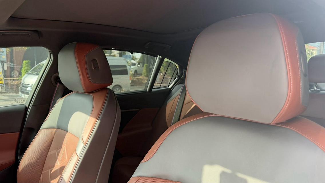 BMW 530e M-SPORT PRO G60 2024 สีขาว รถสวยเหมือนใหม่ BSI Warranty เหลืออีกยาวๆ รูปที่ 5