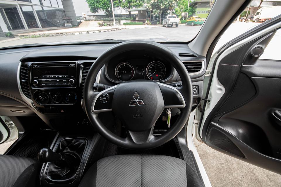 ปี 2020 Mitsubishi Triton 2.5GLX Cab (NEW) MT สีขาว 6