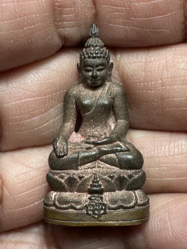 พระกริ่งไพรีพินาศ ญสส. พระสังฆราช สกลมหาสังฆปริณายก วัดบวรนิเวศวิหาร รุ่นกาญจนาภิเษก ครองราชย์ 50 ปี หมายเลข๘๐๔