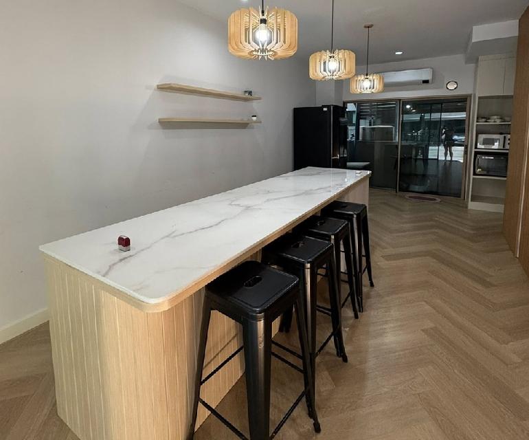 ให้เช่าทาวน์โฮม 3 ชั้น โครงการ บ้านกลางเมือง พระราม 9 กรุงเทพกรีฑา / ถ.กาญจนาภิเษก และ มอเตอร์เวย์หมายเลข 9 / ซอยกาญจนาภิเษก 23 / บ้านสวย / แอร์ทั้งหล 2