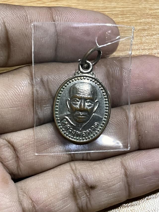 เหรียญหลังเต่าหลวงพ่อทวดกะไหล่เงิน วัดช้างให้ จ.ปัตตานี ปี2539 2