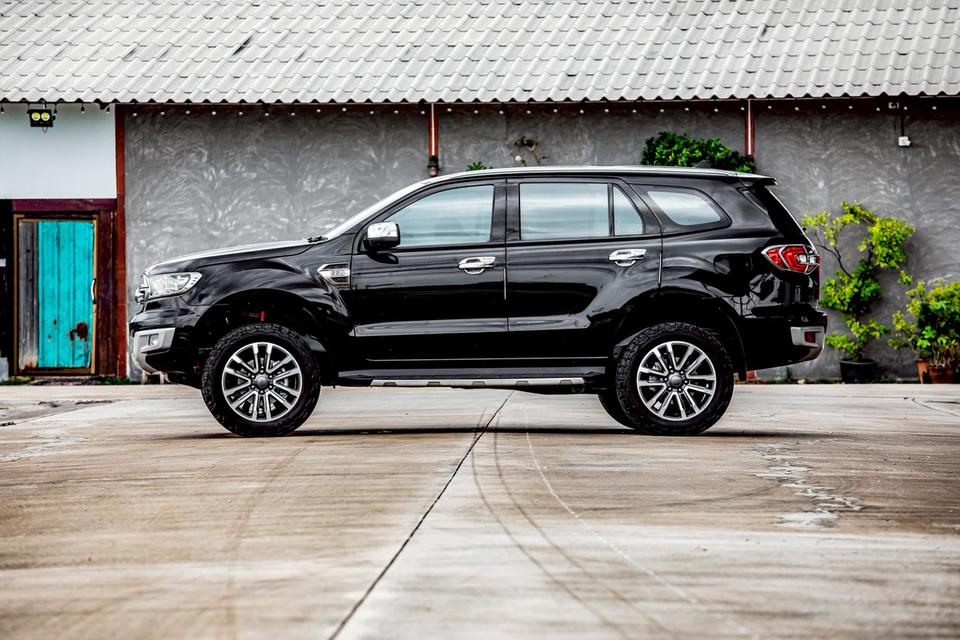 Ford Everest 2.2 Titanium ปี2017 สีดำ มือเดียวป้ายแดง 10
