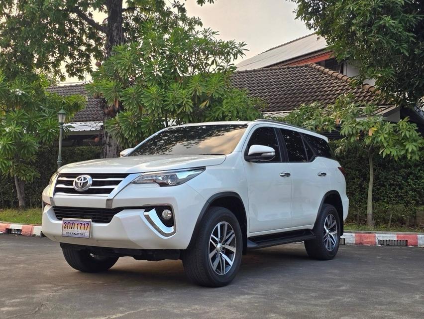 Toyota Fortuner 2.4 V 2WD ปี2015 จด2016