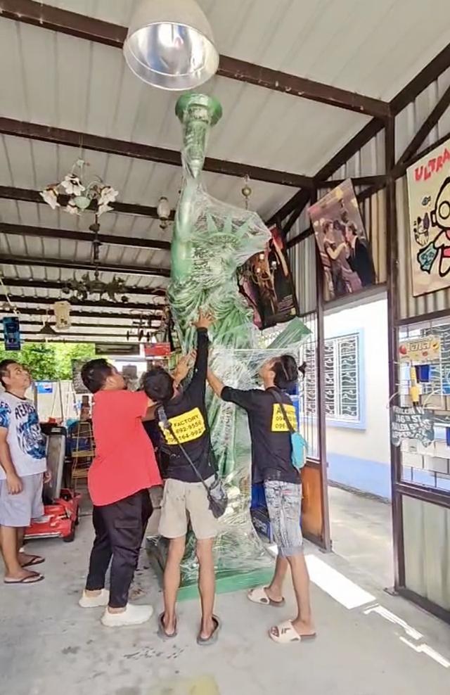 หุ่นตั้งโชว์ เทพีเสรีภาพ Statue of Liberty สูง3เมตรกว่า สภาพใหม่มือหนึ่ง สีเขียว รูปที่ 9