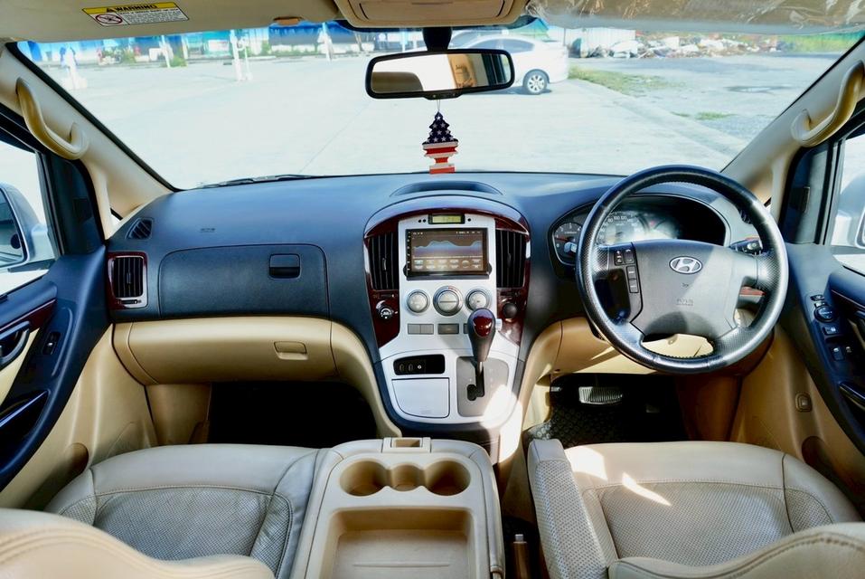 Hyundai Grand starex 2.5 Vip 7 ที่นั่งเครื่องยนต์: ดีเซล เกียร์: ออโต้  ปี : 2011 สี: เทา 10