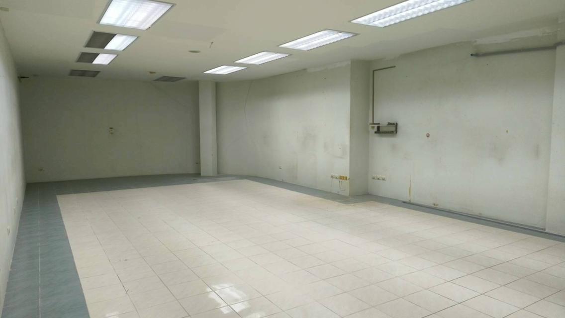 ให้เช่าสำนักงาน 5 ชั้น พร้อมโกดัง ซอยรามคำแหง 118 แยก 42-2  ถนนรามคำแหง แขวงสะพานสูง เขตสะพานสูง กทม. 13