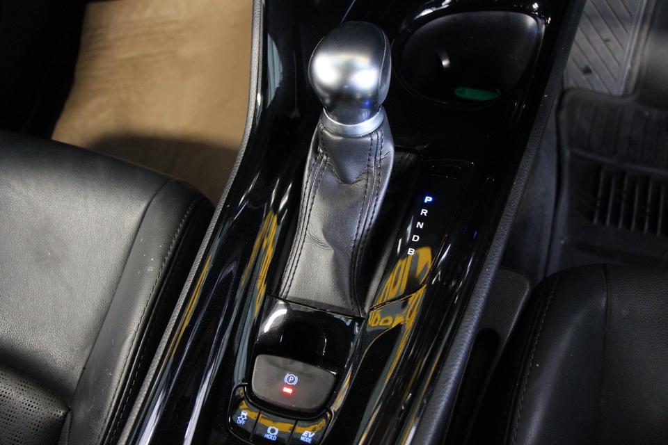 TOYOTA CH-R 7