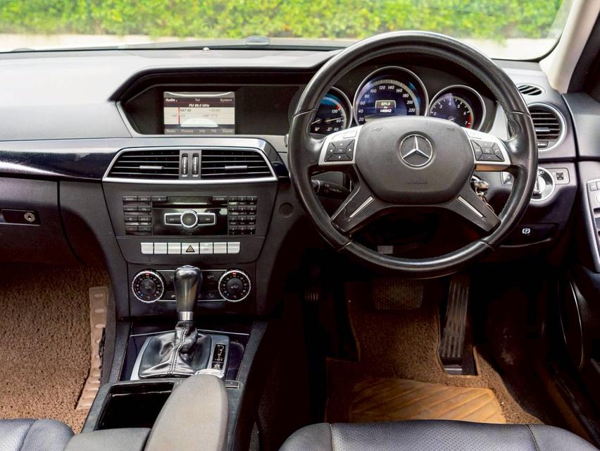 Mercedes Benz C200 CGI 1.8 (W204) ปี 2013 ♨️ #ประกันเครื่องเกียร์3ปี3หมื่นkm ♨️ 14