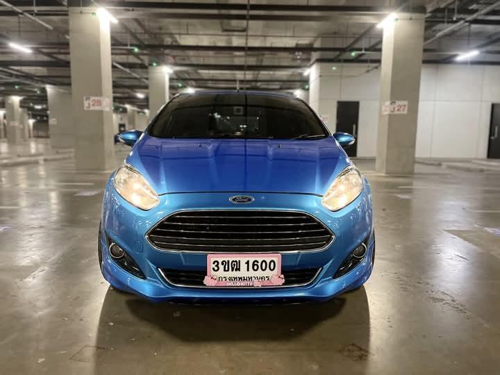 Ford Fiesta สีฟ้า