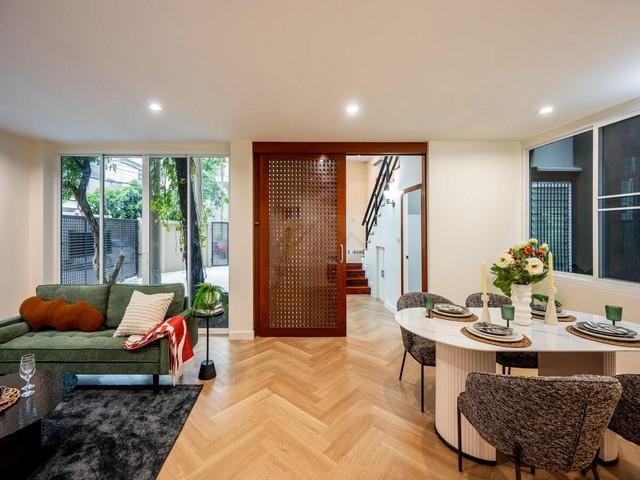 ขายบ้านเดี่ยวรีโนเวทใหม่ 3 ชั้นหลังมุมย่านจตุจักร 375 ตรม. วิภาวดีรังสิต 5 ใกล้ MRT จตุจักร และ BTS หมอชิต ใกล้ห้าง โรงเ 5