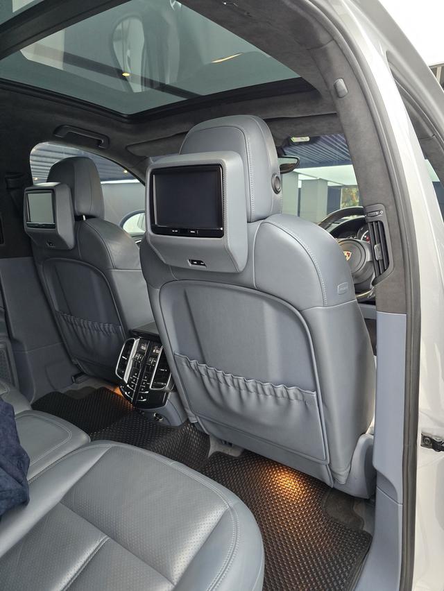 Porsche Cayenne Turbo 4.8L V8 Twin turbo 560 แรงม้า รุ่นหายากมาก เสียงดุดัน ใช้แก๊สโซฮอล์95 รูปที่ 17