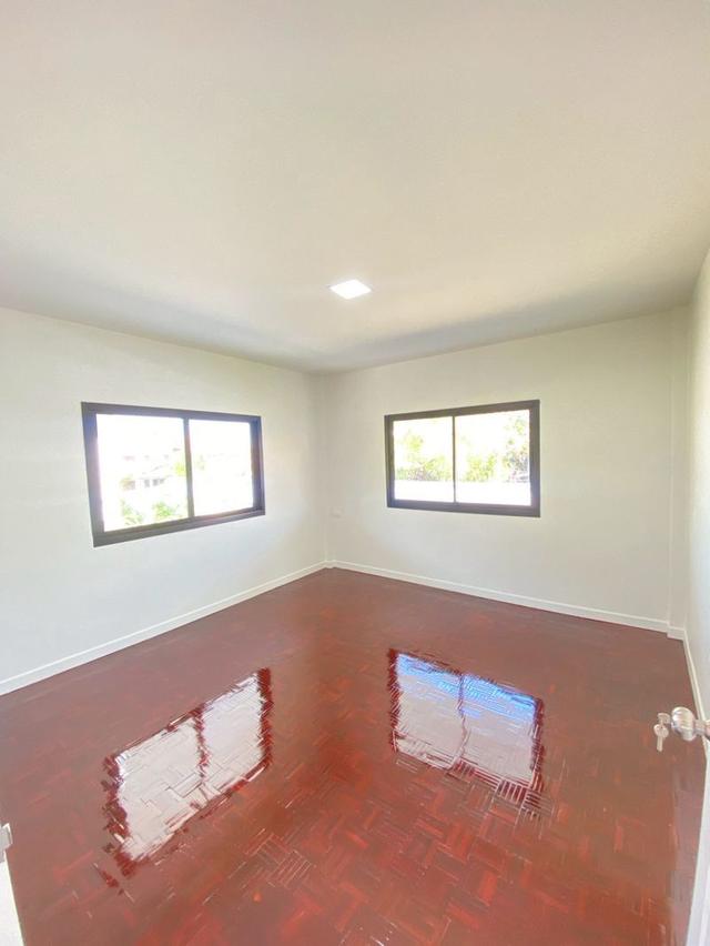 ขายบ้านเดี่ยว 2 ชั้น  เนื้อที่ 125 ตารางวา  หมู่บ้านเมืองเอกรังสิต ถนนพหลโยธิน ตำบลหลักหก อำเภอเมืองปทุมธานี จังหว 11