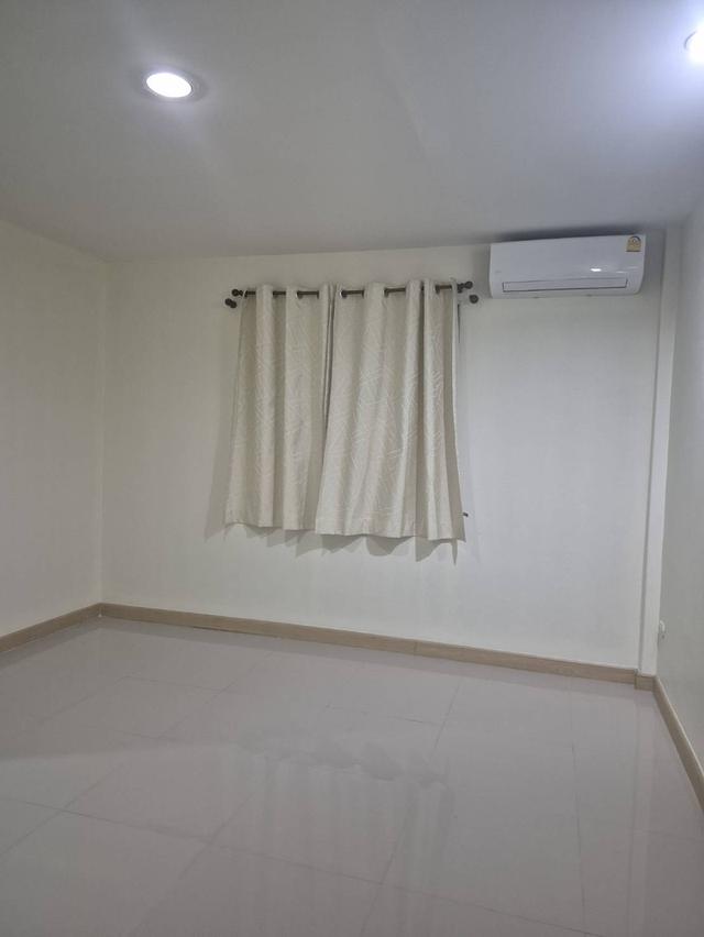 บ้านเดียวชั้นเดียว 2ิ ห้องนอน 2 ห้องน้ำ ติดเลียบทางด่วน 9