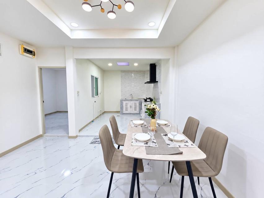 หมู่บ้านบุศรินทร์ บ้านกล้วย-ไทรน้อยทาวน์เฮาส์ 2 ชั้น โครงการ L&H ใกล้ถนนกาญจนาภิเษก 14