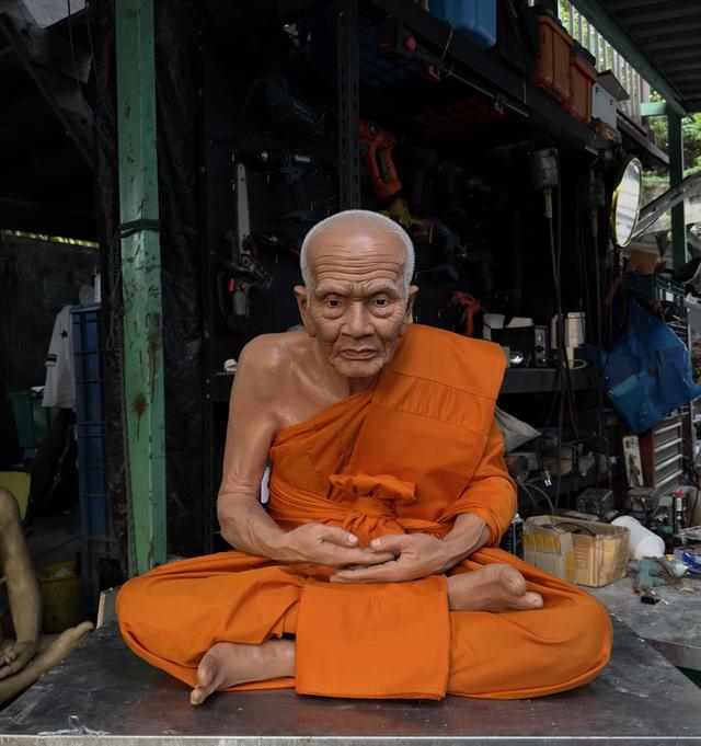 รูปหล่อพระเกจิ หลวงปู่ทวด วัดช้างให้