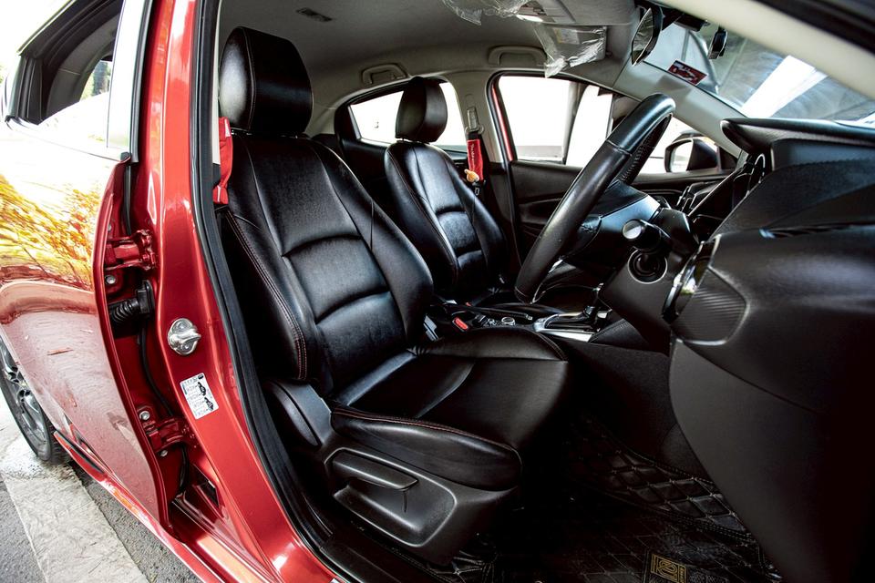 Mazda2 1.3 HighConnect Sport MNC ปี 2018 สีแดง 9
