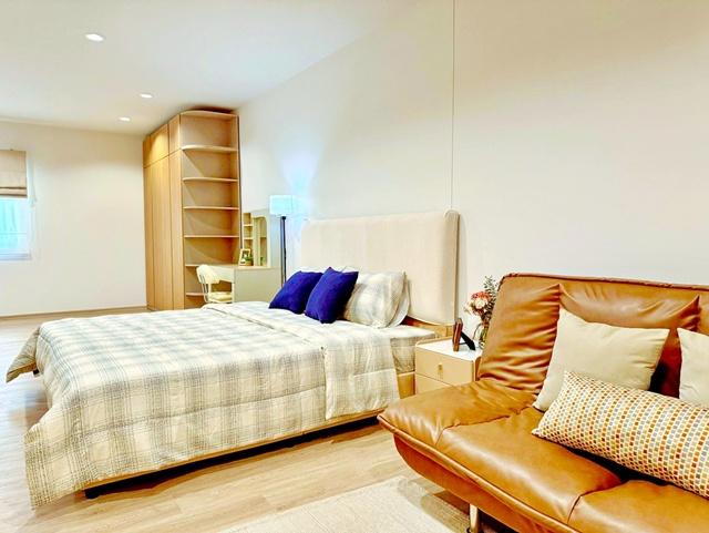 ทาวน์โฮม 3 ชั้น กว้าง 5.5 เมตร 3-4นอน 4 น้ำ ARL ลาดกระบัง 900 ม. รอยัลลาดกระบังกอล์ฟ จอดรถ2-3คัน 20 ตร.ว. 240 ตร.ม. สุวร 5