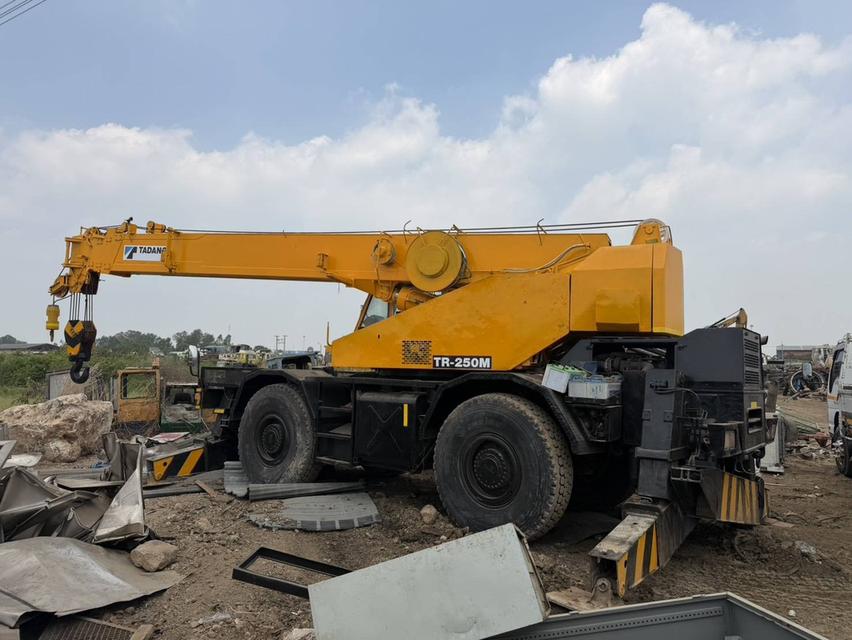 เครน Tadano(ทาดาโน) 25ตัน TR-250 M4 สภาพดีพร้อมใช้งานแอร์เย็น ราคา850,000 บาท สนใจสอบถามรายละเอียดได้ที่ 0982490937 คุณอ๊อฟ รูปที่ 4
